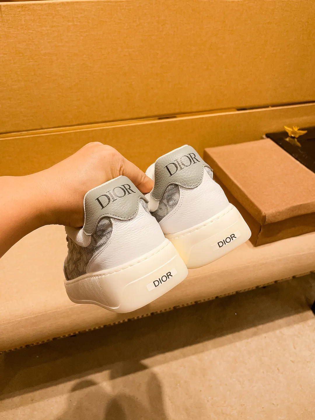 Men's shoes 💰 440💰【Dior】🔥Men's high-end brand of shoes official website 1:1 latest masterpiece: the upper is made of Italian imported first-layer cowhide with a comfortable and breathable lining➕original non-slip and wear-resistant outsole🔥, making walking more convenient and comfortable! An exclusive new model, a stunning work, a beautiful 1:1 replica [color] compared to the official quality! Create a fashionable personality to set off your uniqueness! A must-have for trendy men! Classic 🔥Size: 38-44 Color: 🔥 2⃣️colors available🔥